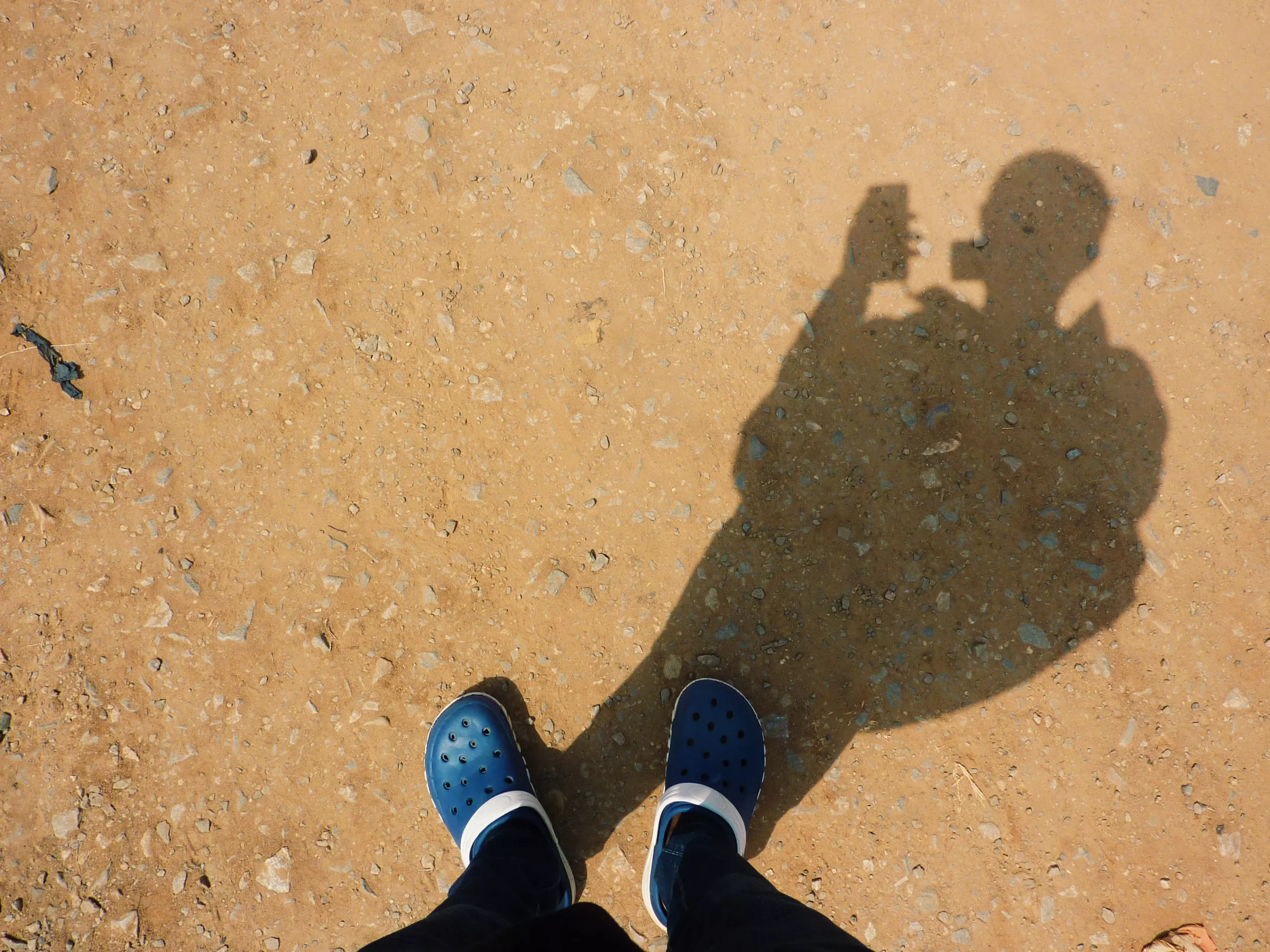 silhouette of someone wearing crocs